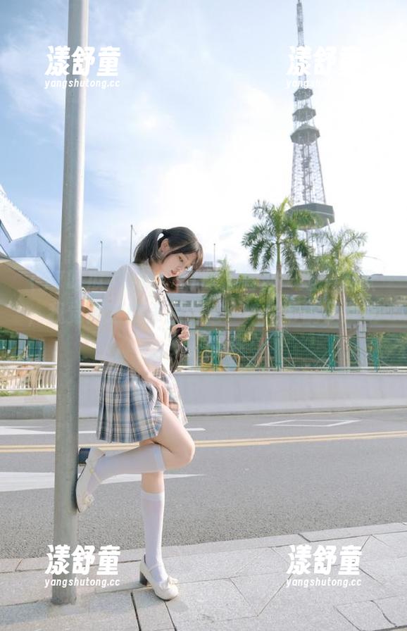 17吃瓜 如果“17吃瓜官网”是一首歌,我觉得这旋律我听过——也可能是我吃多了瓜。