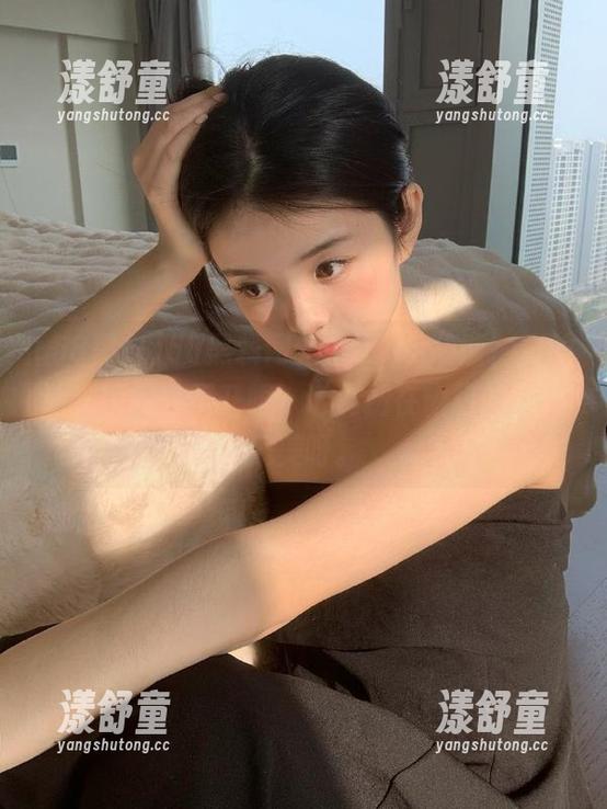 58黑料 58黑料网新上了ios功能,真的让我瞬间移不开眼,话说站在窗口的阳光很美呀。