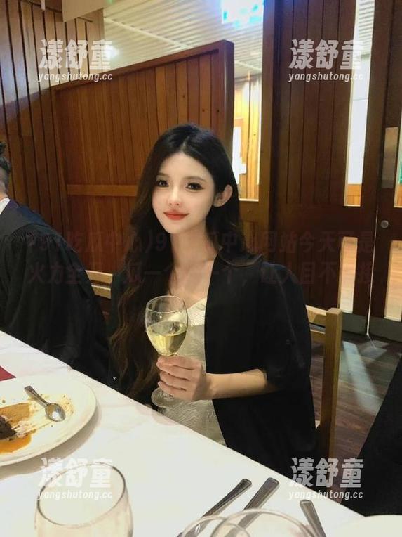 91吃瓜中心网站今天可是火力全开，瓜一个接一个，让人目不暇接。