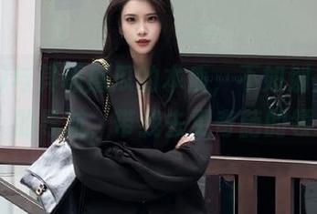 与其琢磨瓜的本质，不如划开“zztt11”的导航，带我去更奇葩的领地吧！