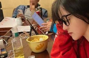 今日吃瓜51惊现最新大瓜，身边的人纷纷多看几眼，心里小剧场一遍又一遍。