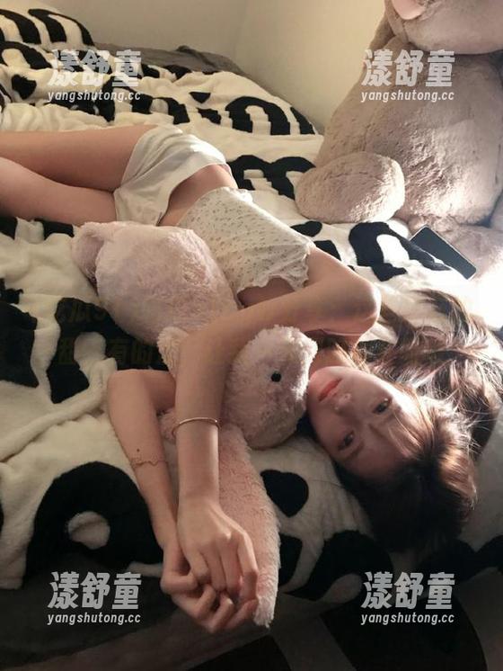 吃瓜91cgw分享：这些瓜有的甜，有的涩，让我一天到晚都在咀嚼