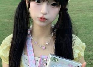 我替你点开“吃瓜网”的导航，看见八卦如云，真心不想下班。
