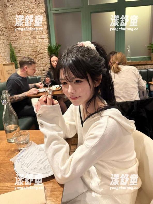 吃瓜网官网视频，这编程小子到底在干吗？下载给你看！