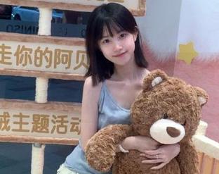 吃瓜网中的娜娜，资源满满，气场强大得令人心颤！