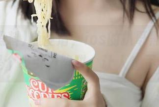 随便滑，ios的扒哥黑料首页就是个吸引力陷阱，让人止不住！