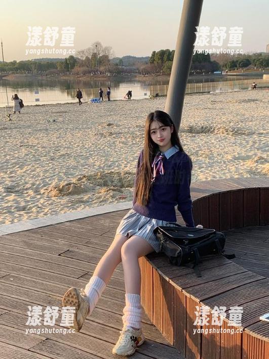 “www.黑料吃瓜.com”网站：我觉得我不应该在上班时看，但手都不听话！