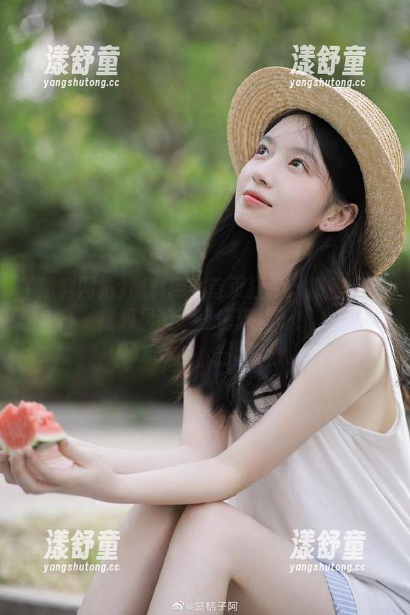 黑料网站首页狂潮：那些明星视频里的‘真情流露’！
